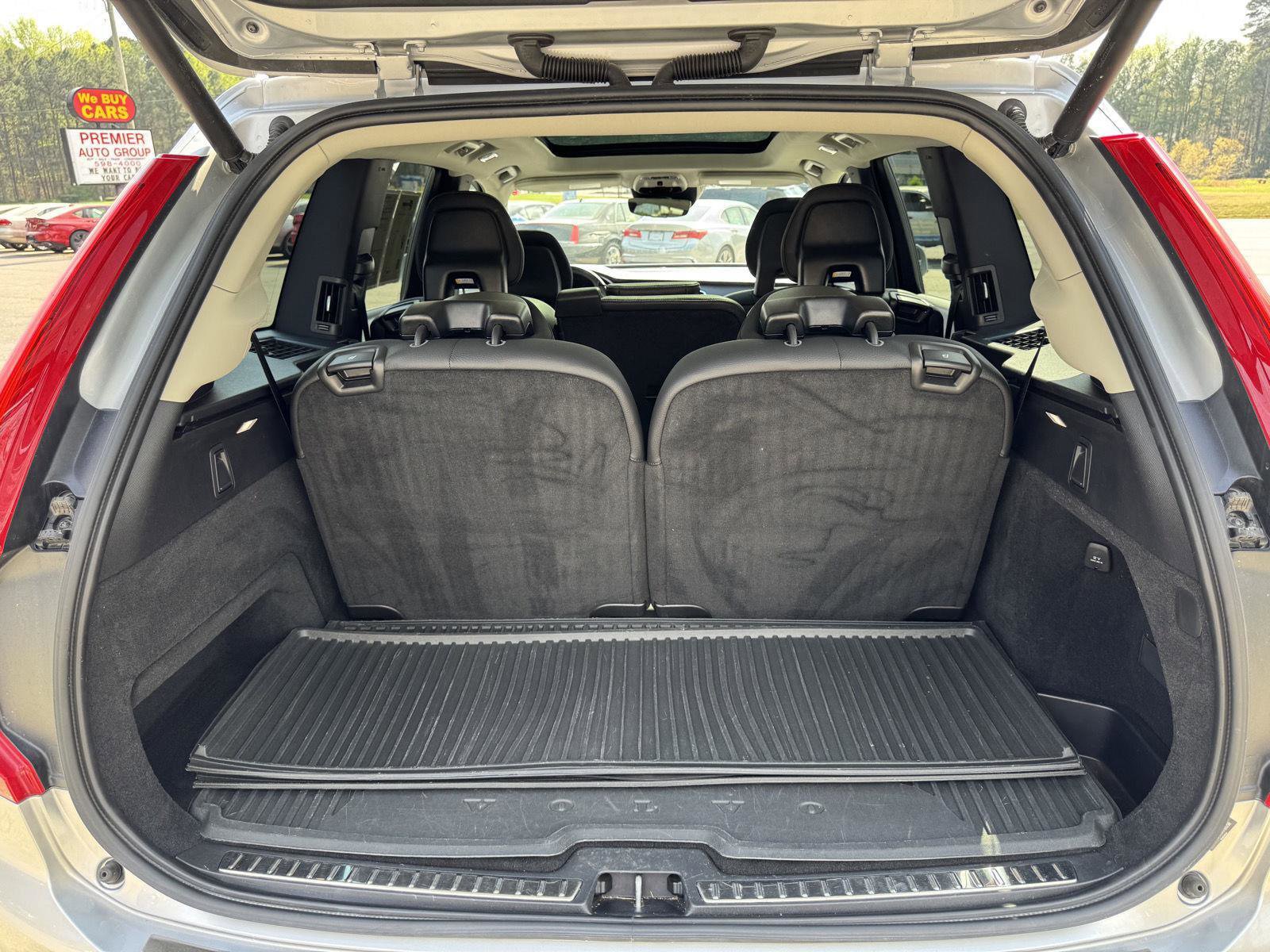 Used 2022 Volvo XC90 T6 Momentum w/ Climate Package AWD/4WD image 14
