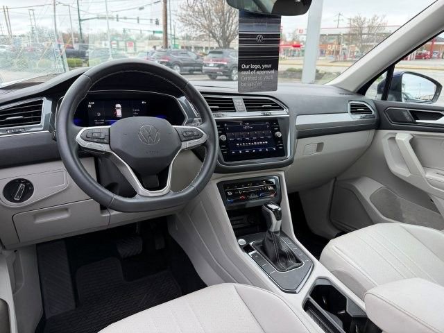 Certified 2023 Volkswagen Tiguan SE image 17