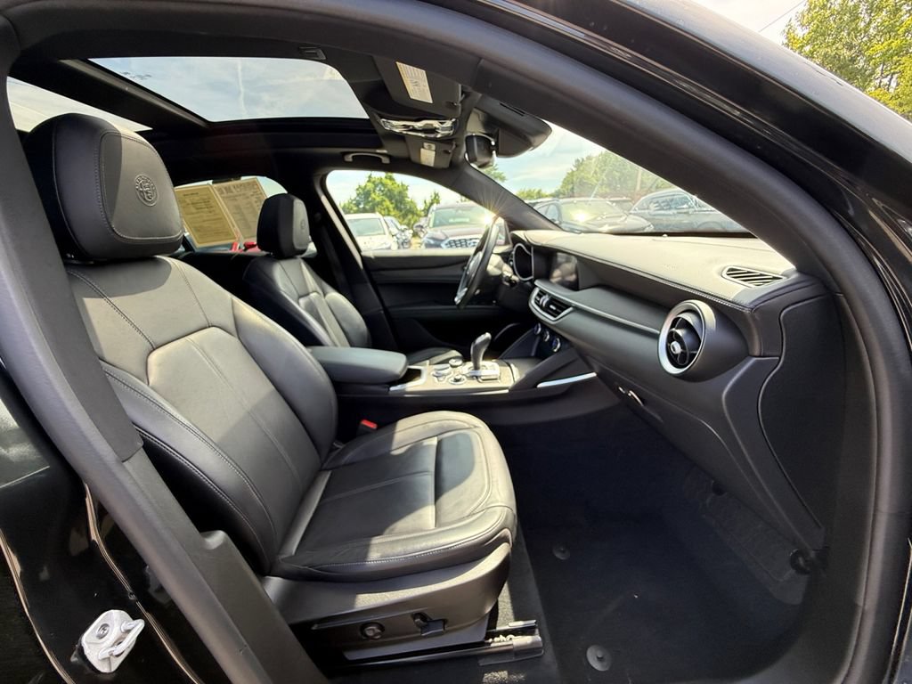 Used 2022 Alfa Romeo Stelvio Ti AWD/4WD image 27