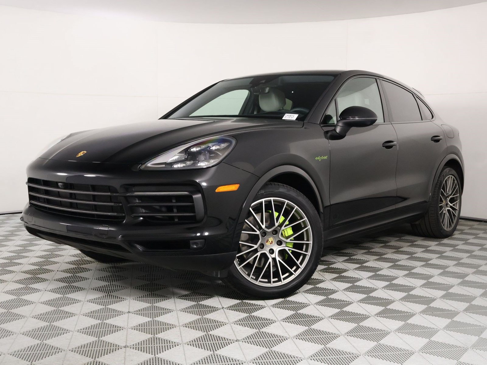 Certified 2023 Porsche Cayenne Platinum Edition AWD/4WD image 1