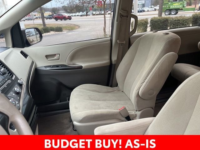 Used 2014 Toyota Sienna L image 9