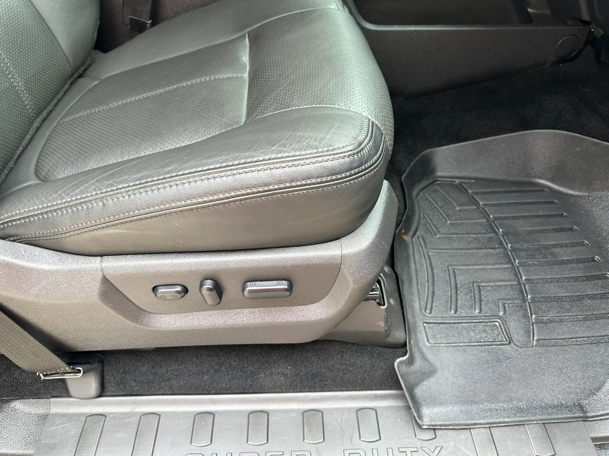 Used 2013 Ford F250 Platinum w/ FX4 Off Road Pkg AWD/4WD image 32