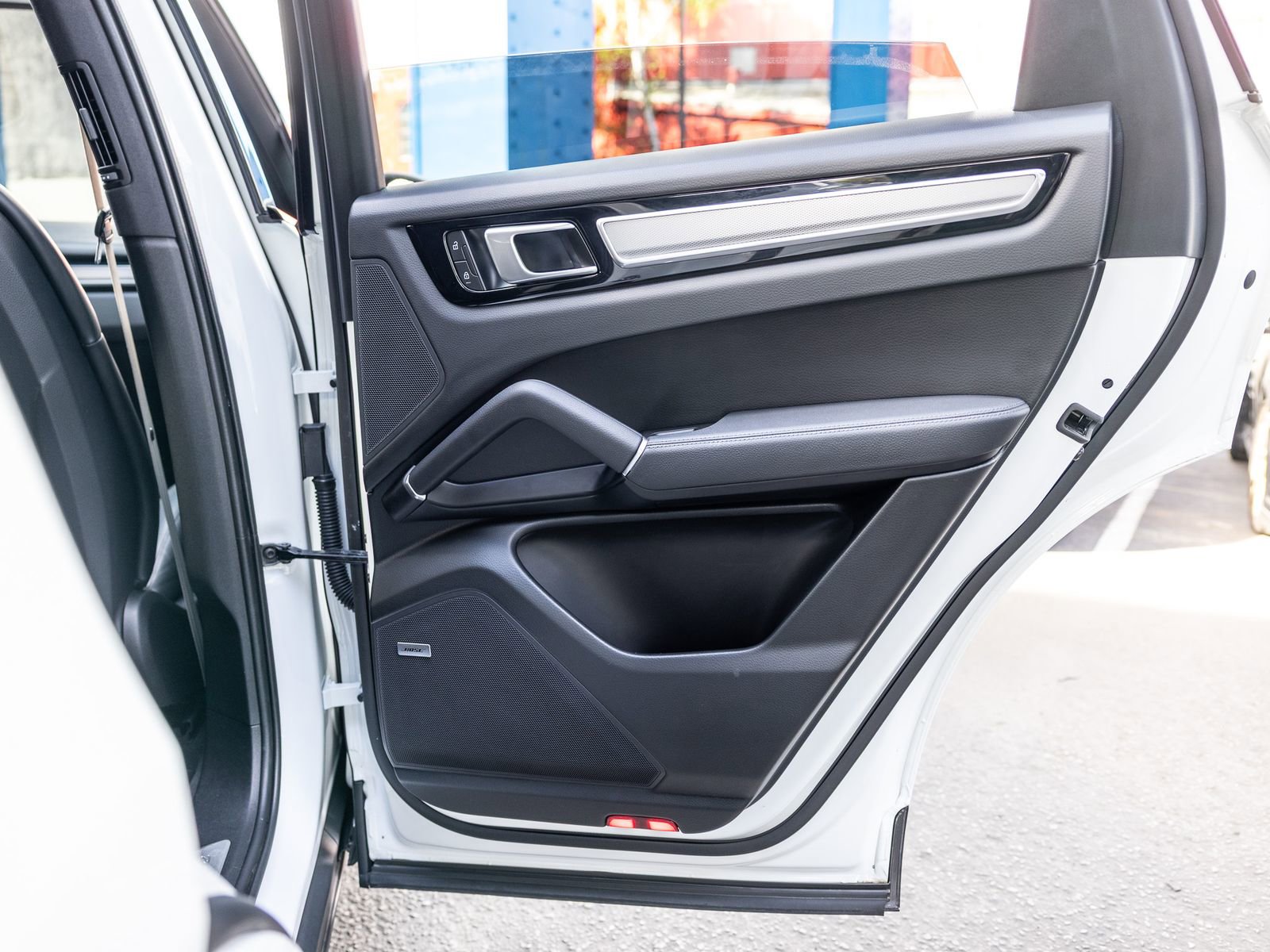 Certified 2023 Porsche Cayenne Platinum Edition image 50