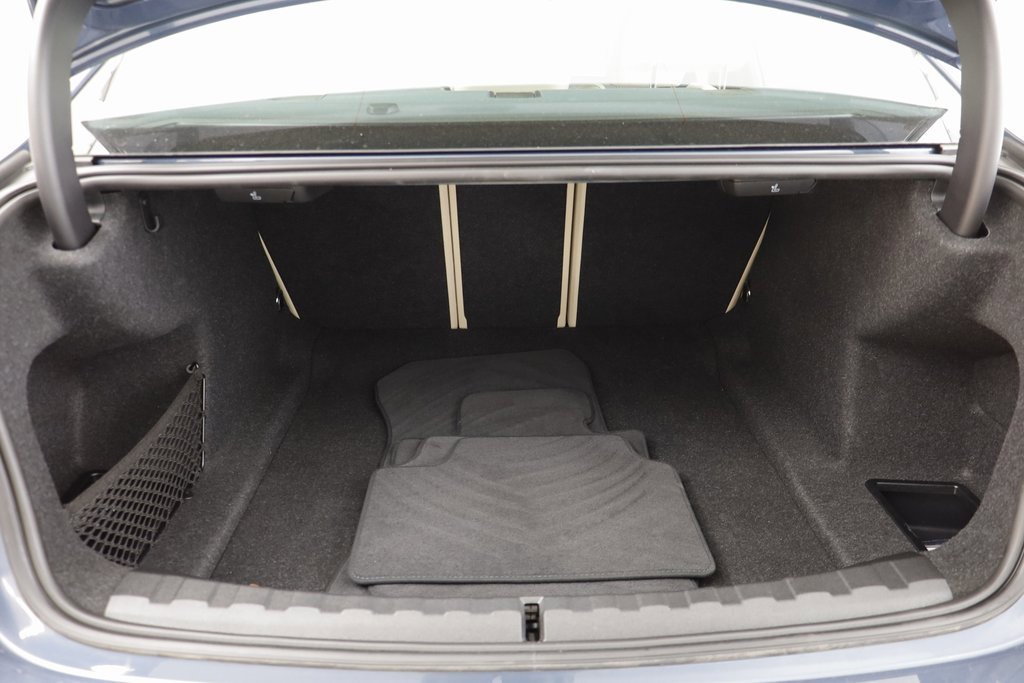 Certified 2025 BMW 330i xDrive Sedan w/ Convenience Package image 17