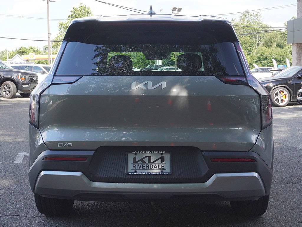 Used 2024 Kia EV9 Light Long Range RWD image 13