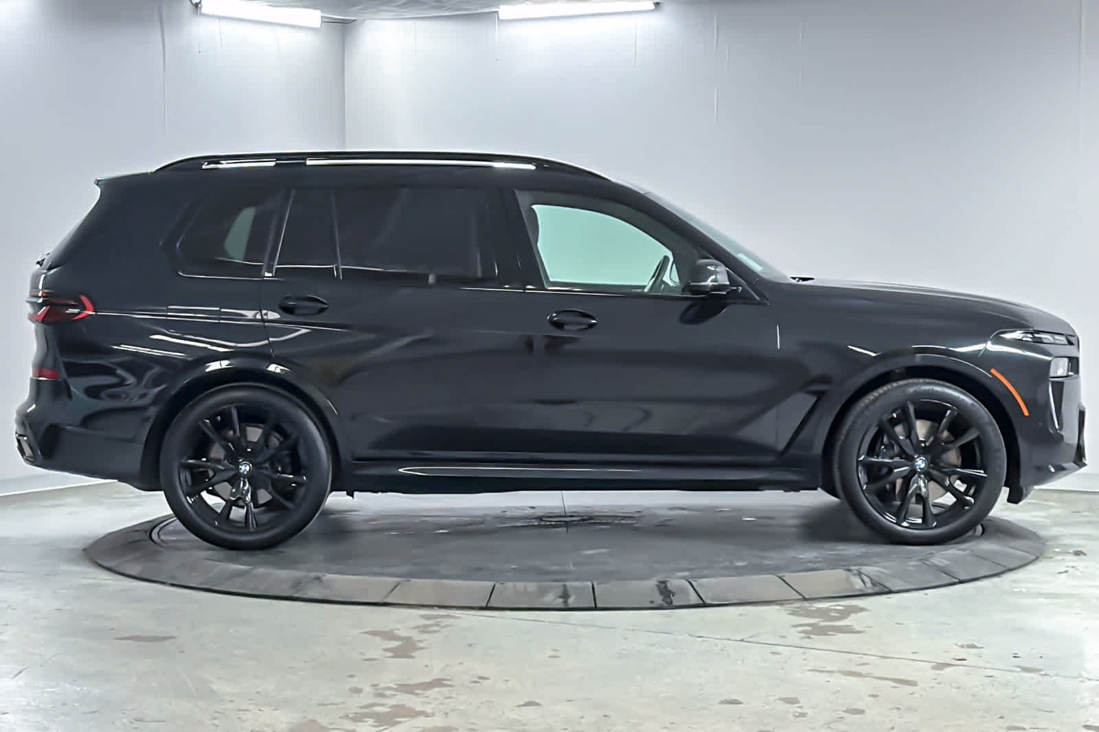 Used 2024 BMW X7 xDrive40i w/ M Sport Package AWD/4WD image 8