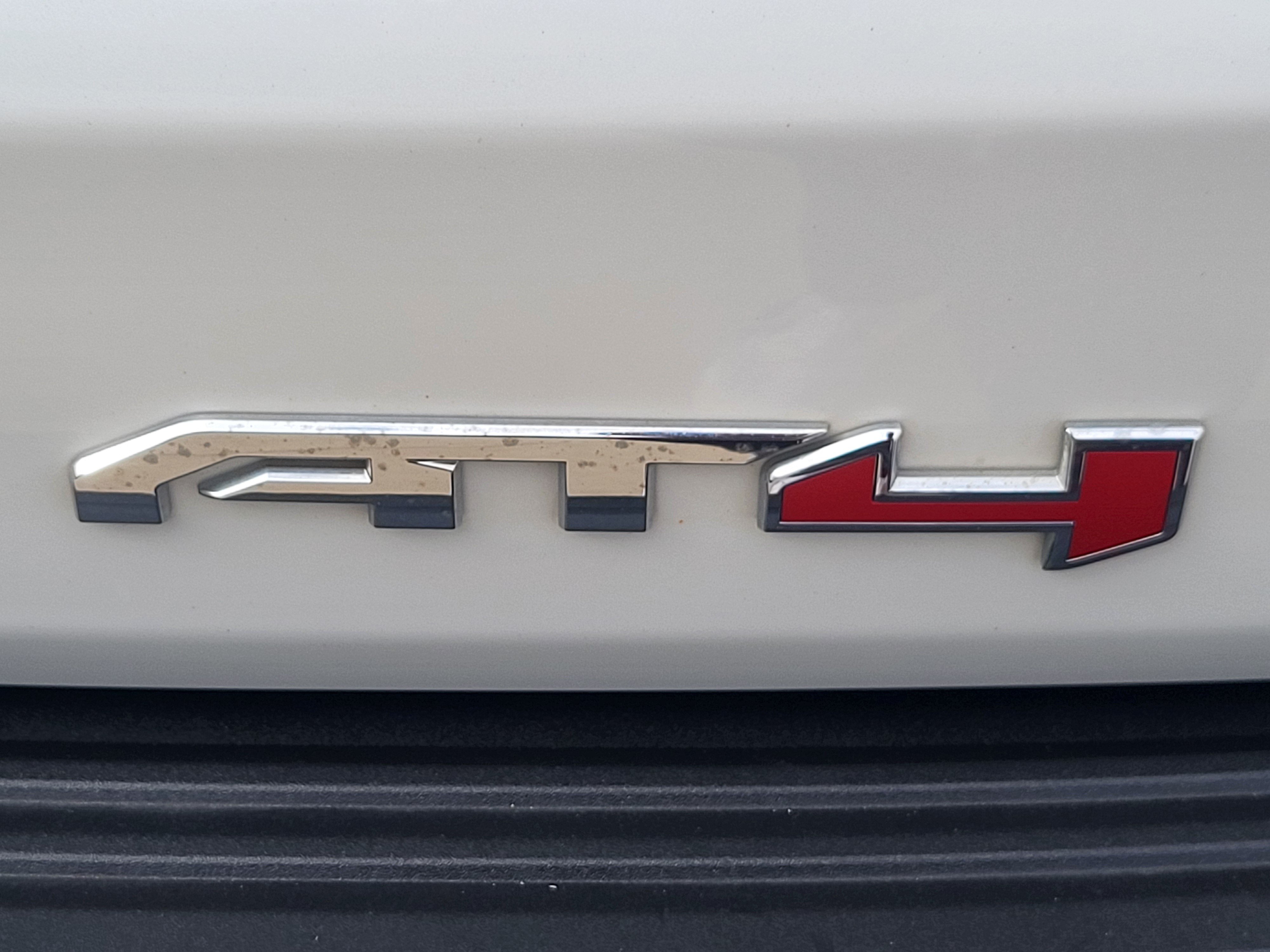 Used 2023 GMC Yukon XL AT4 w/ AT4 Premium Package AWD/4WD image 12