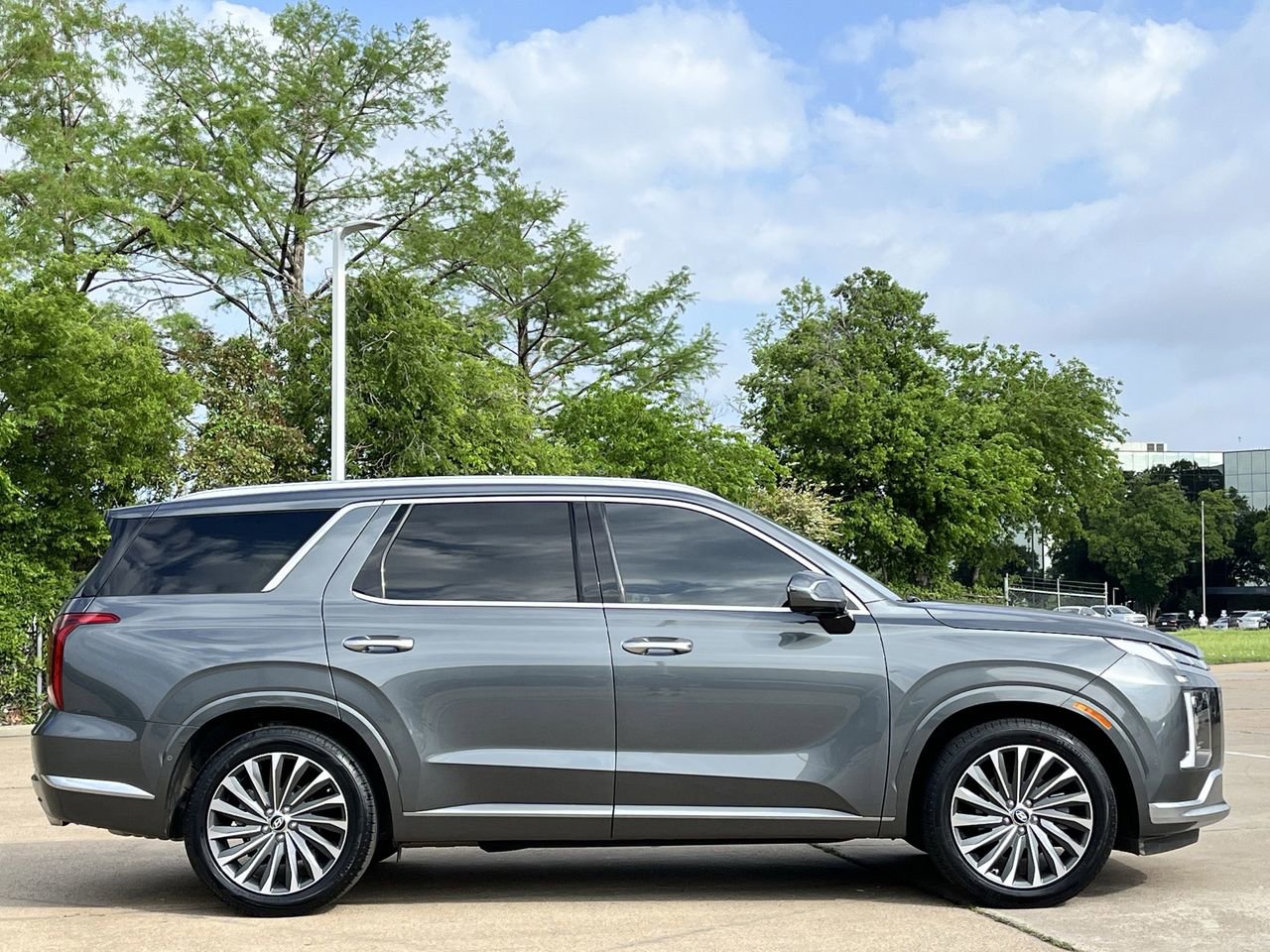 Used 2024 Hyundai Palisade Calligraphy AWD/4WD image 3