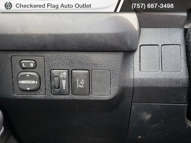 Used 2018 Toyota RAV4 LE image 10