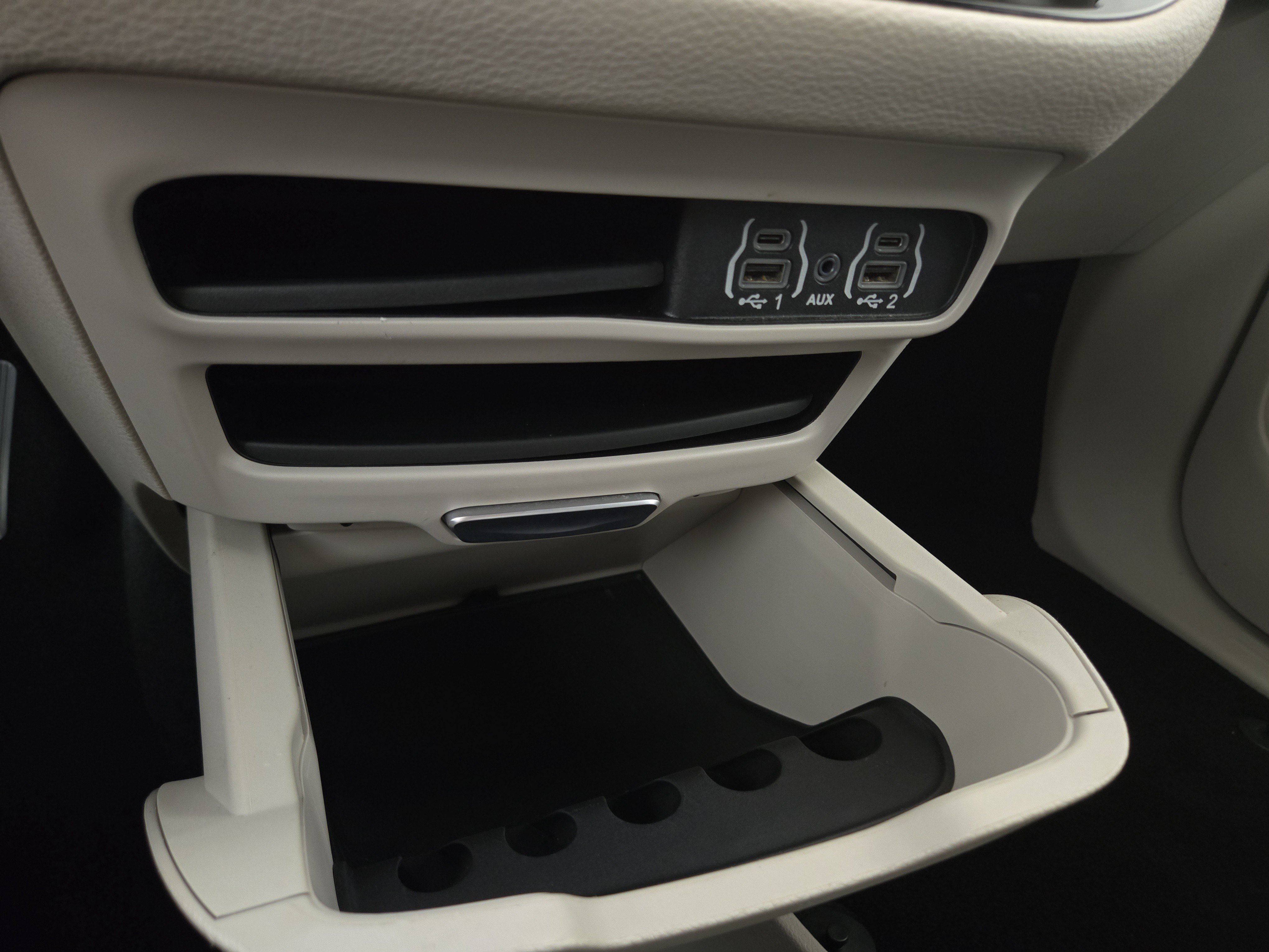 Used 2024 Chrysler Pacifica Limited FWD image 29