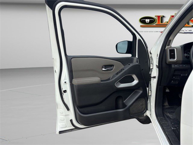 Used 2022 Nissan Frontier SV image 11