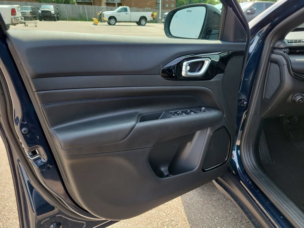 New 2026 Jeep Compass Latitude AWD/4WD image 13