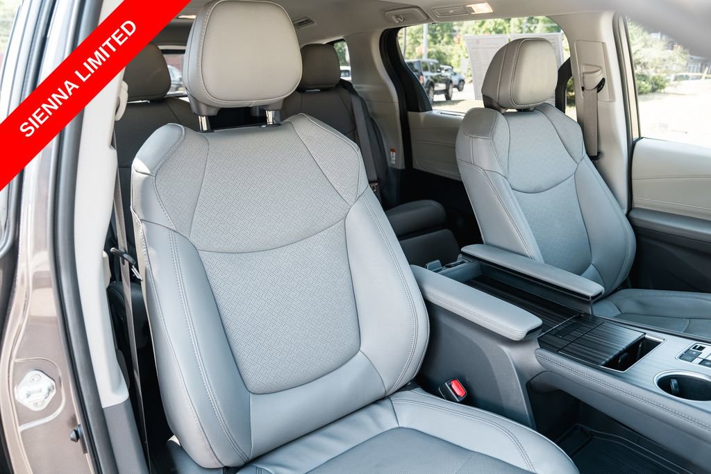 Certified 2023 Toyota Sienna Limited FWD image 31