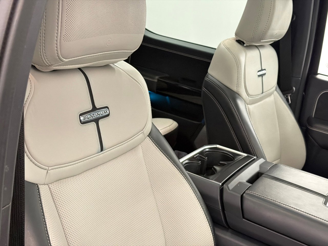 Used 2023 Ford F150 Lightning Platinum image 10