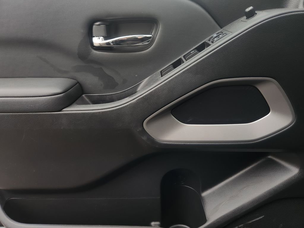 Used 2024 Nissan Frontier SV image 23