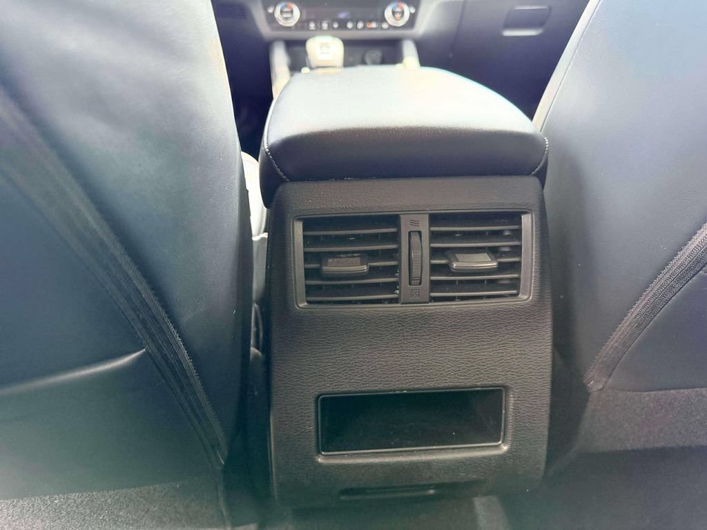 Used 2024 Mitsubishi Outlander SE AWD/4WD image 15