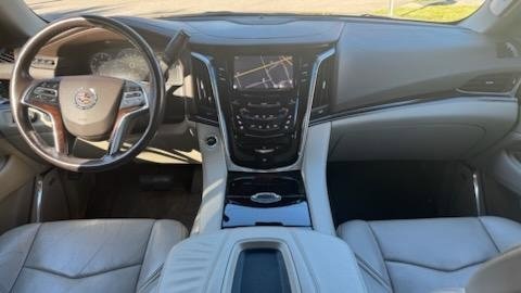 Used 2015 Cadillac Escalade Luxury image 9