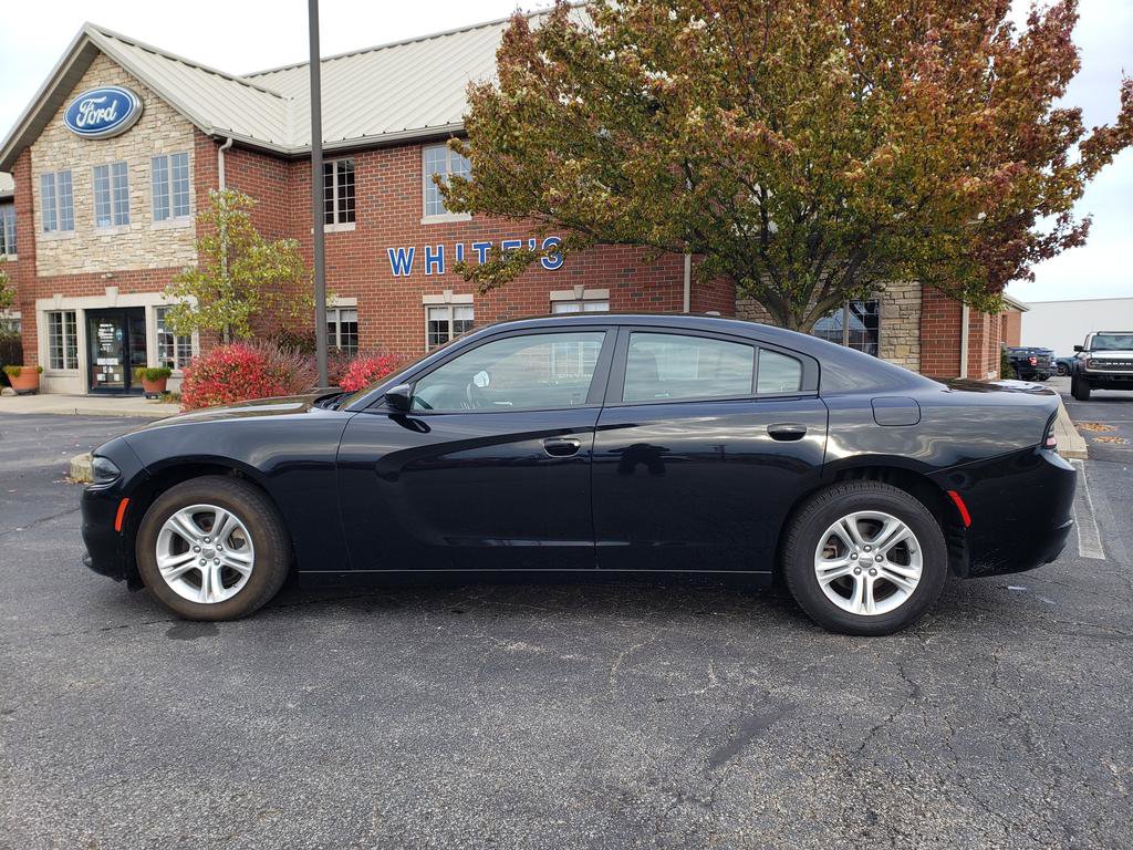 Used 2022 Dodge Charger SXT image 2