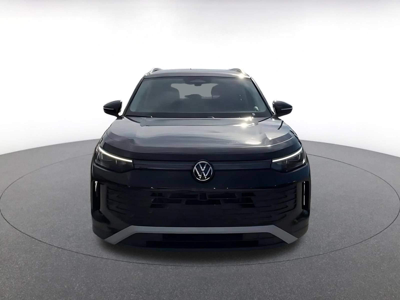 Used 2026 Volkswagen Tiguan SE AWD/4WD image 4