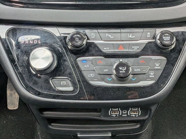 Certified 2025 Chrysler Pacifica Select image 17