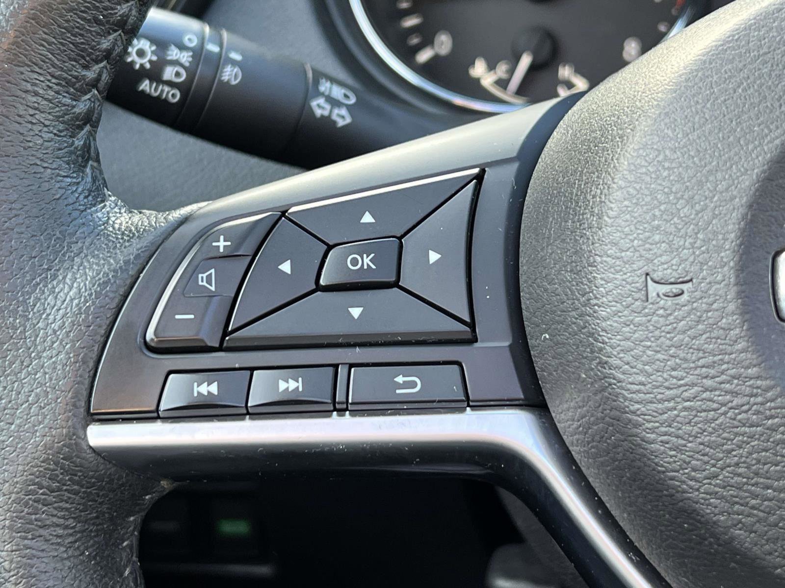 Used 2020 Nissan Rogue SL w/ Premium Package image 23