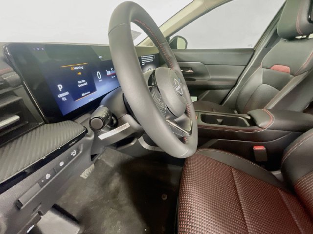 New 2026 Nissan Kicks SR FWD image 13