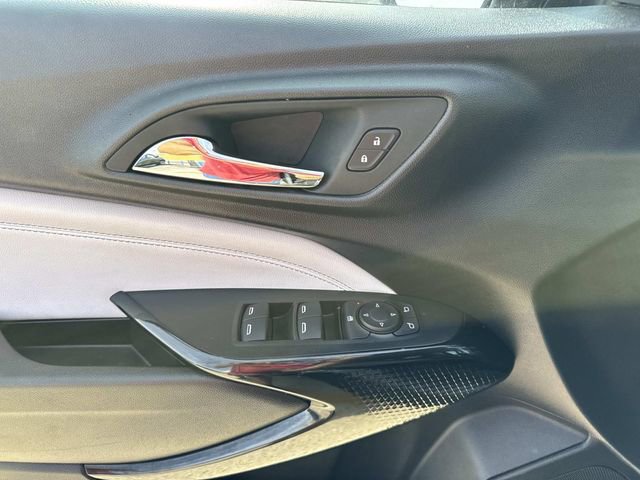 Used 2025 Chevrolet Trax LT w/ LT Convenience Package FWD image 42