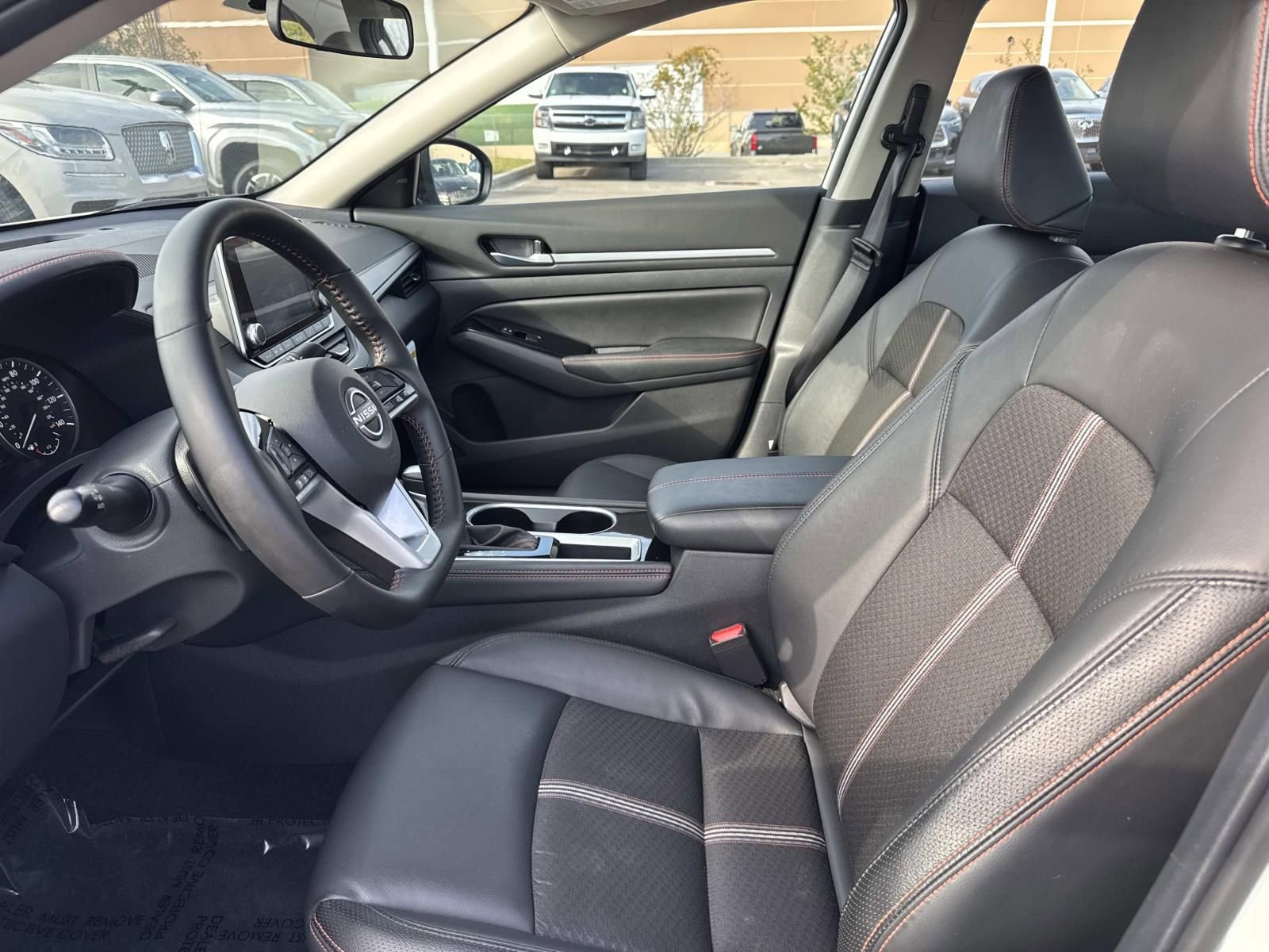 Used 2025 Nissan Altima 2.5 SR image 15