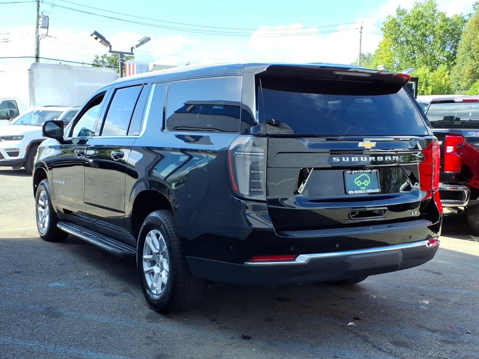 Used 2026 Chevrolet Suburban LT w/ Comfort Package AWD/4WD image 4