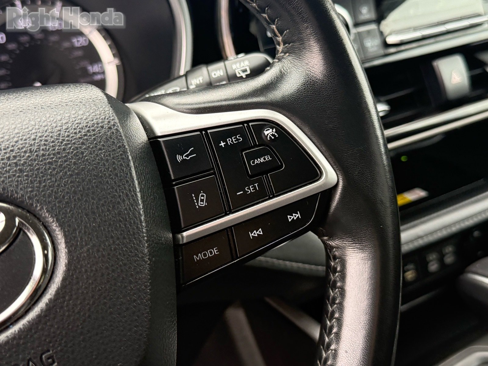 Used 2023 Toyota Highlander XLE image 17