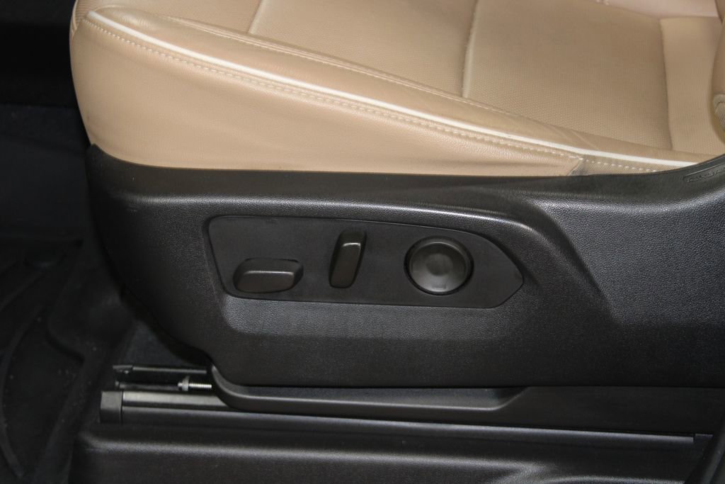 Used 2021 Chevrolet Tahoe Premier w/ Premium Package AWD/4WD image 20