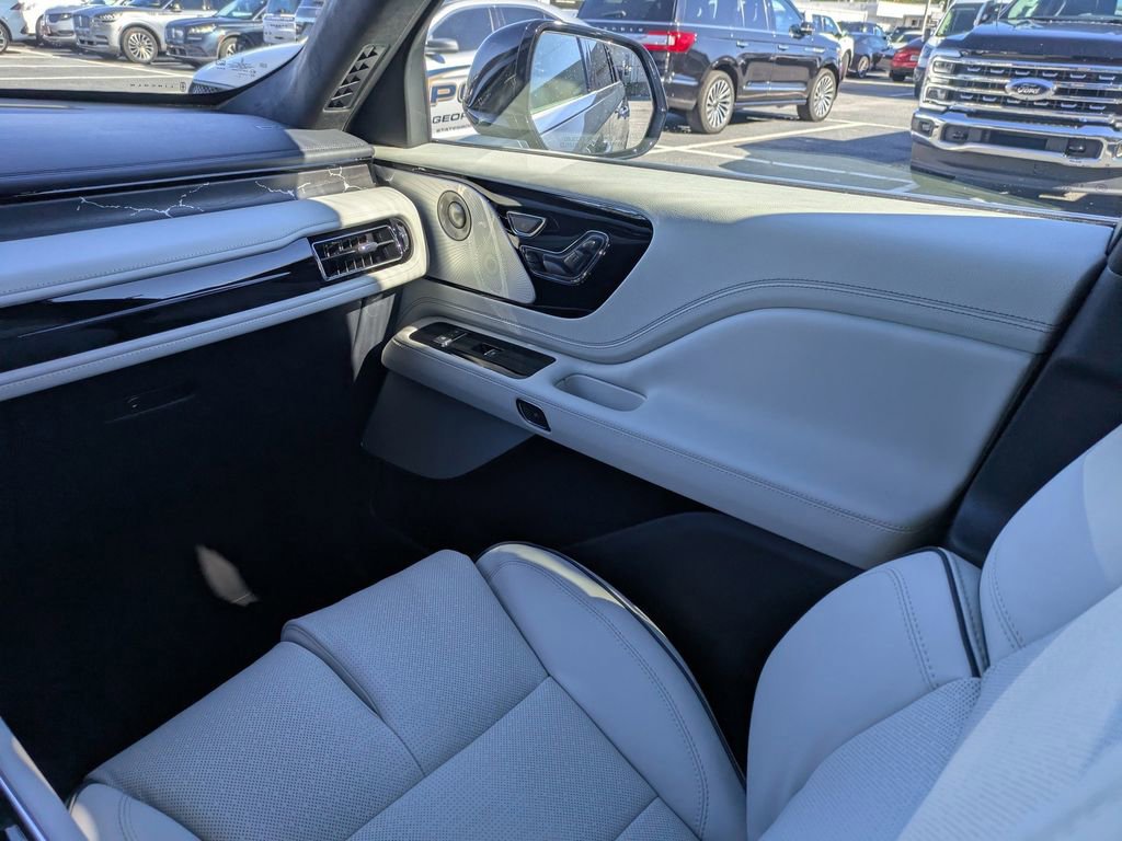 New 2026 Lincoln Aviator Black Label w/ Dynamic Handling Package image 21