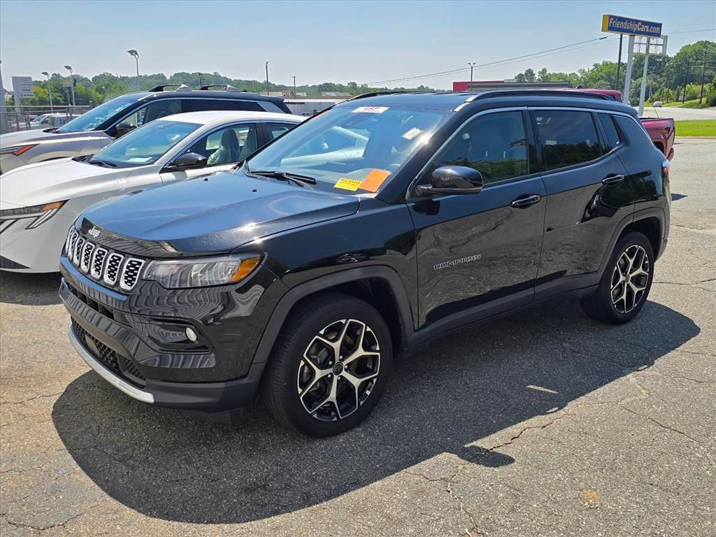 Used 2025 Jeep Compass Limited AWD/4WD image 2
