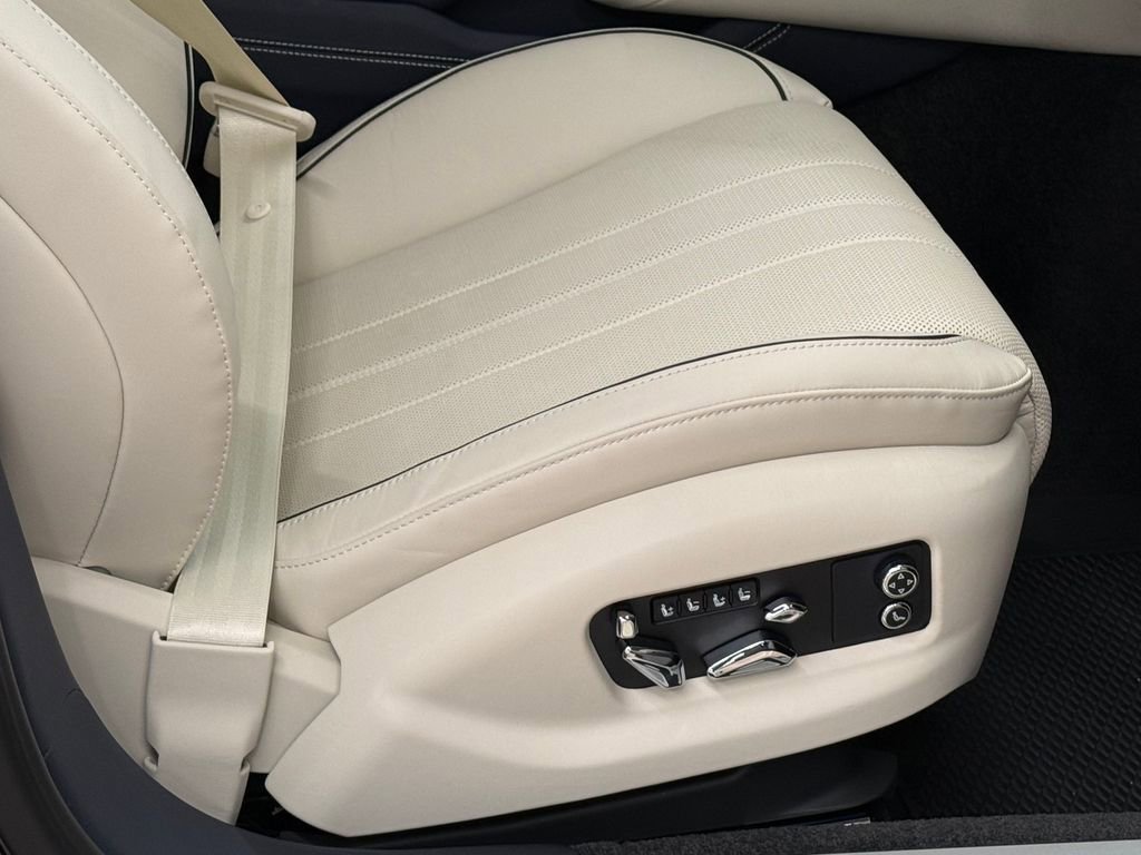 Used 2022 Bentley Flying Spur Plug-In Hybrid image 27