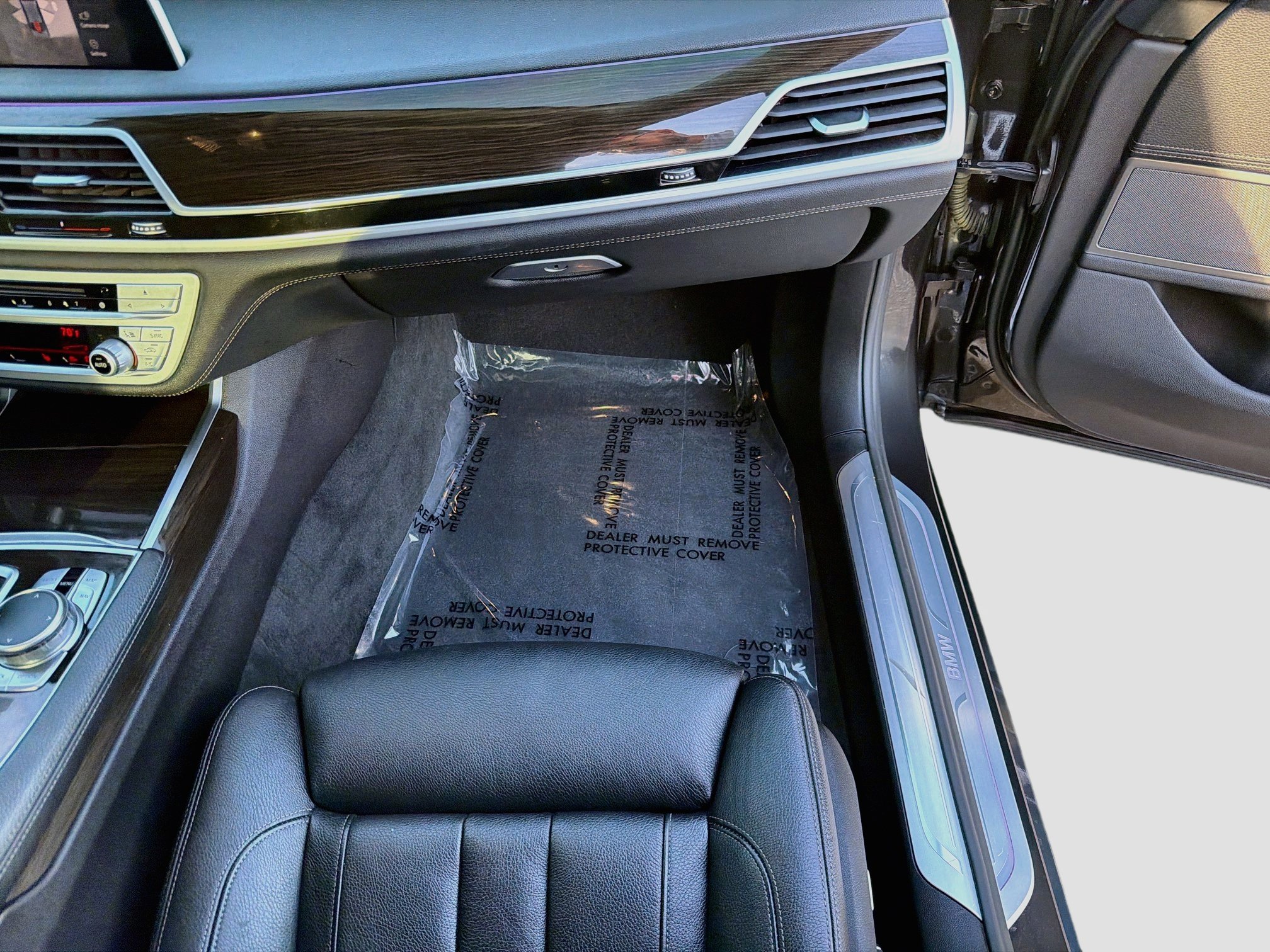 Used 2020 BMW 740i w/ Cold Weather Package RWD image 18