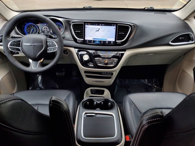 Certified 2024 Chrysler Pacifica Touring-L image 6