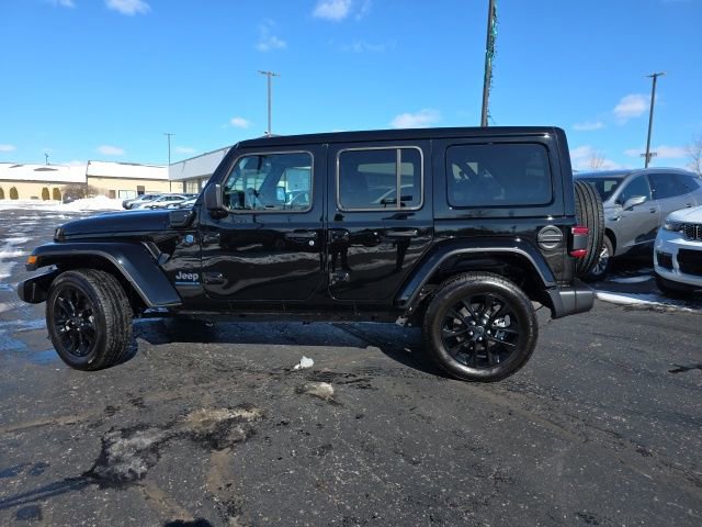 Used 2025 Jeep Wrangler Unlimited Sahara w/ Safety Group image 3