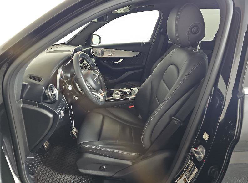 Used 2019 Mercedes-Benz GLC 350e 4MATIC image 7