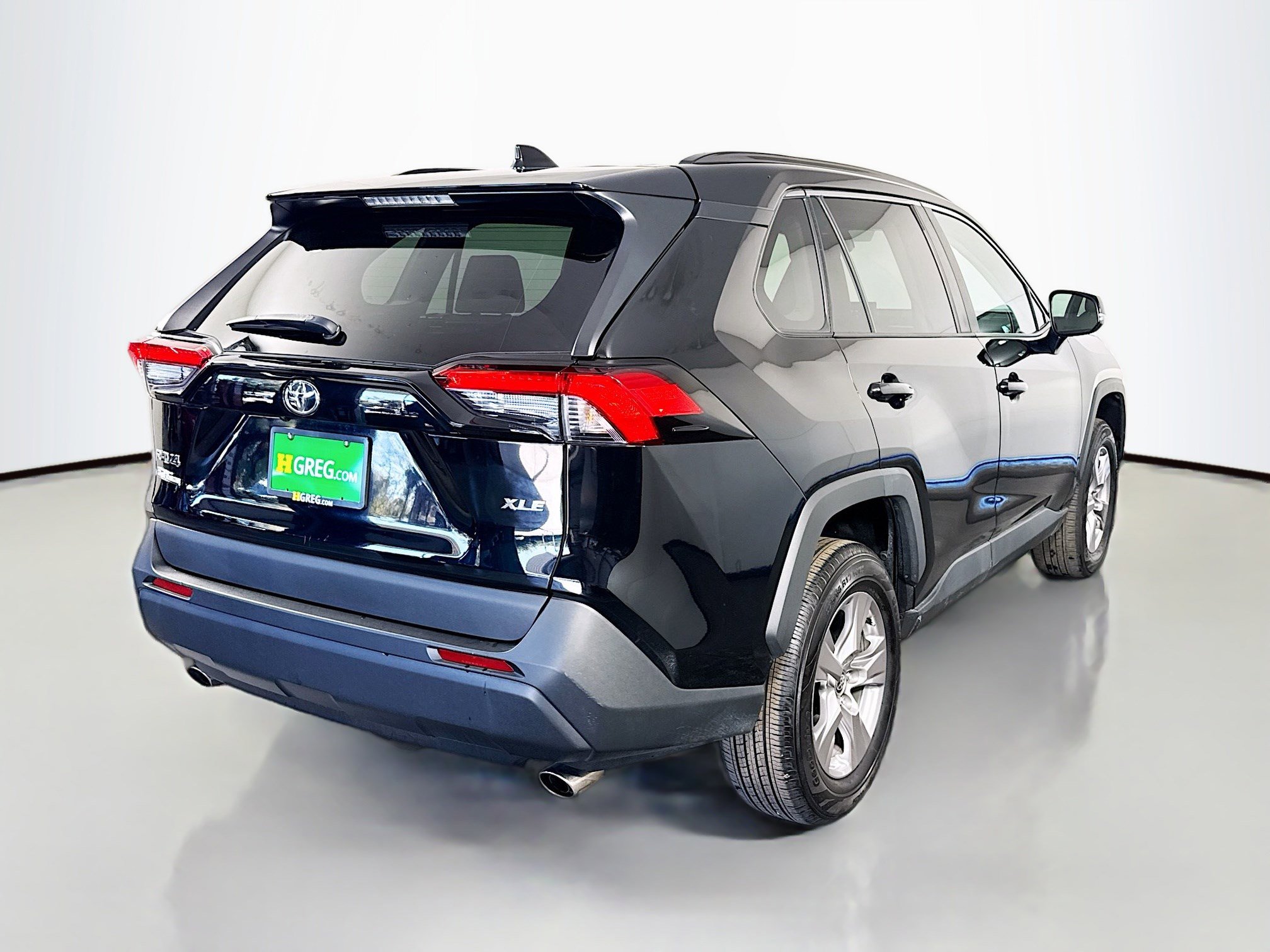 Used 2022 Toyota RAV4 XLE image 10