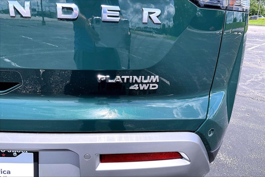 Used 2023 Nissan Pathfinder Platinum AWD/4WD image 8