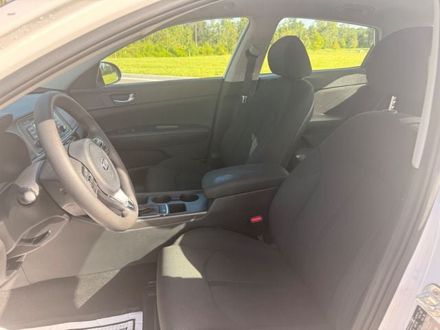 Used 2017 Kia Optima LX w/ Option Group 014 FWD image 9