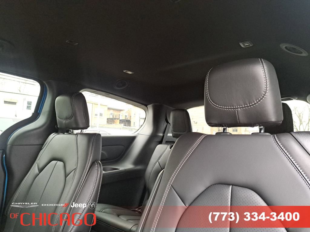 New 2026 Chrysler Pacifica Select w/ S Appearance Package image 11
