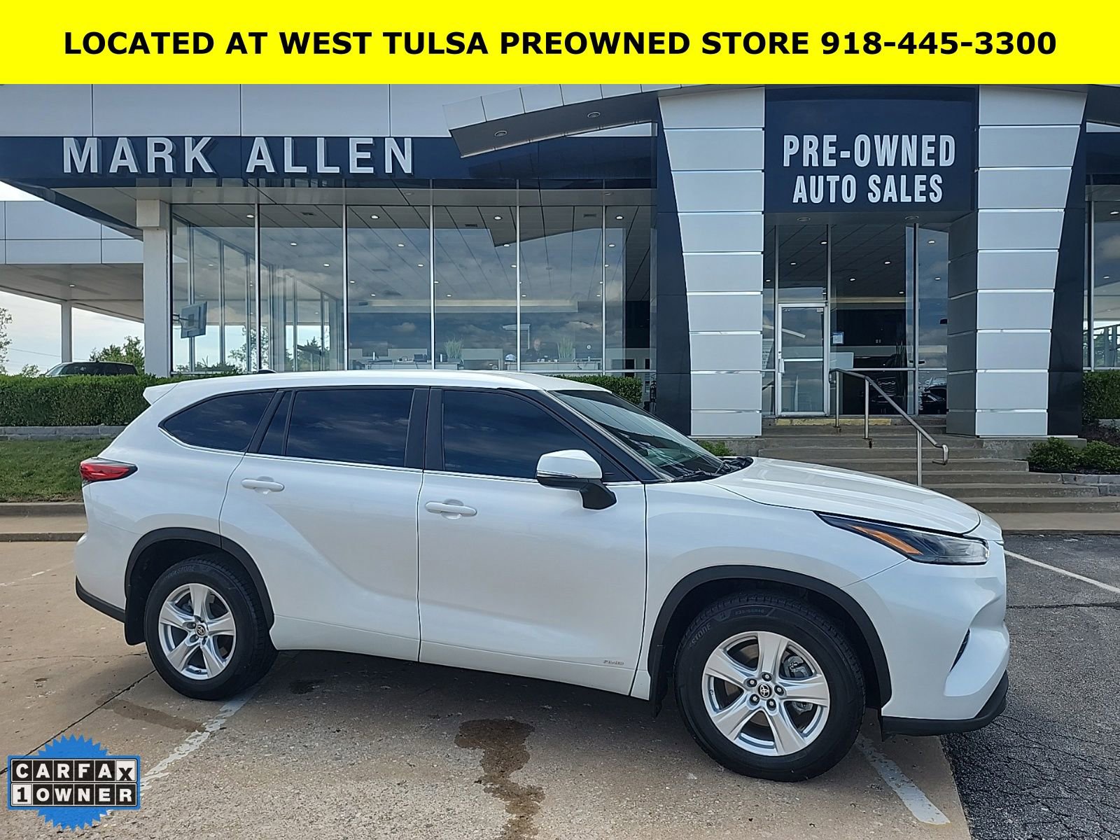 Used 2023 Toyota Highlander LE AWD/4WD image 1