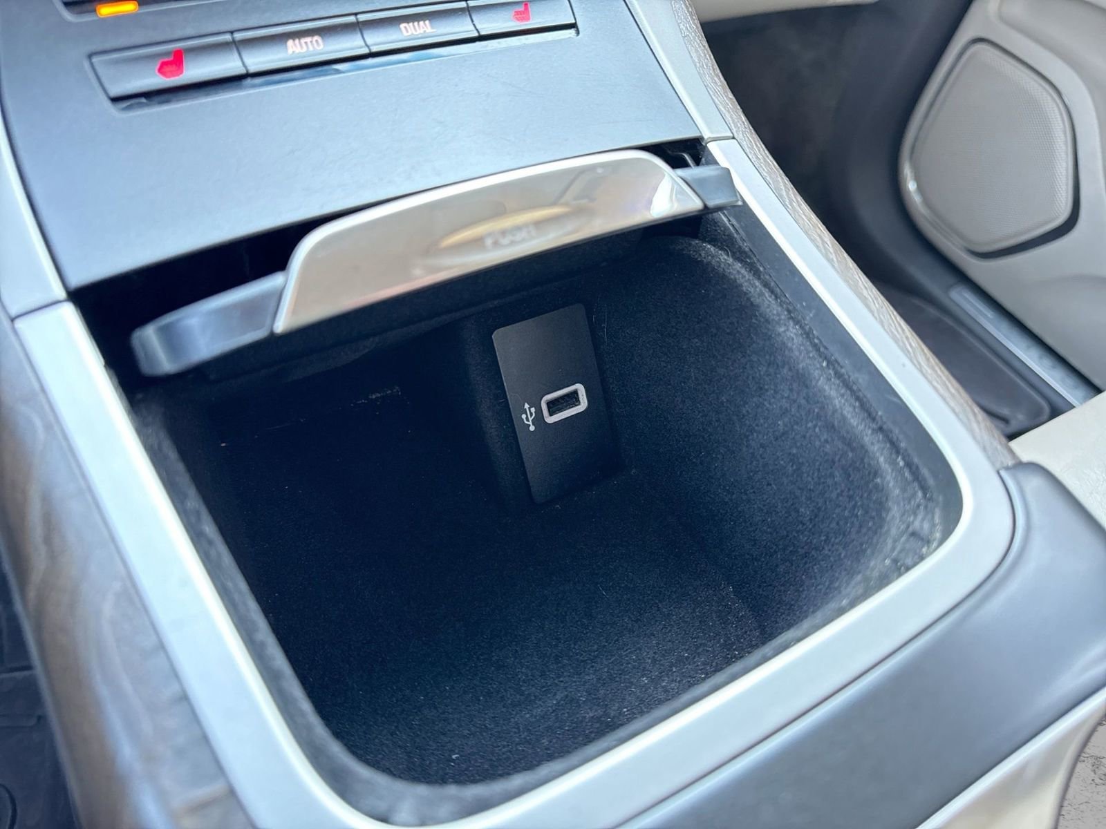 Used 2016 Lincoln MKX Select w/ Climate Package image 32