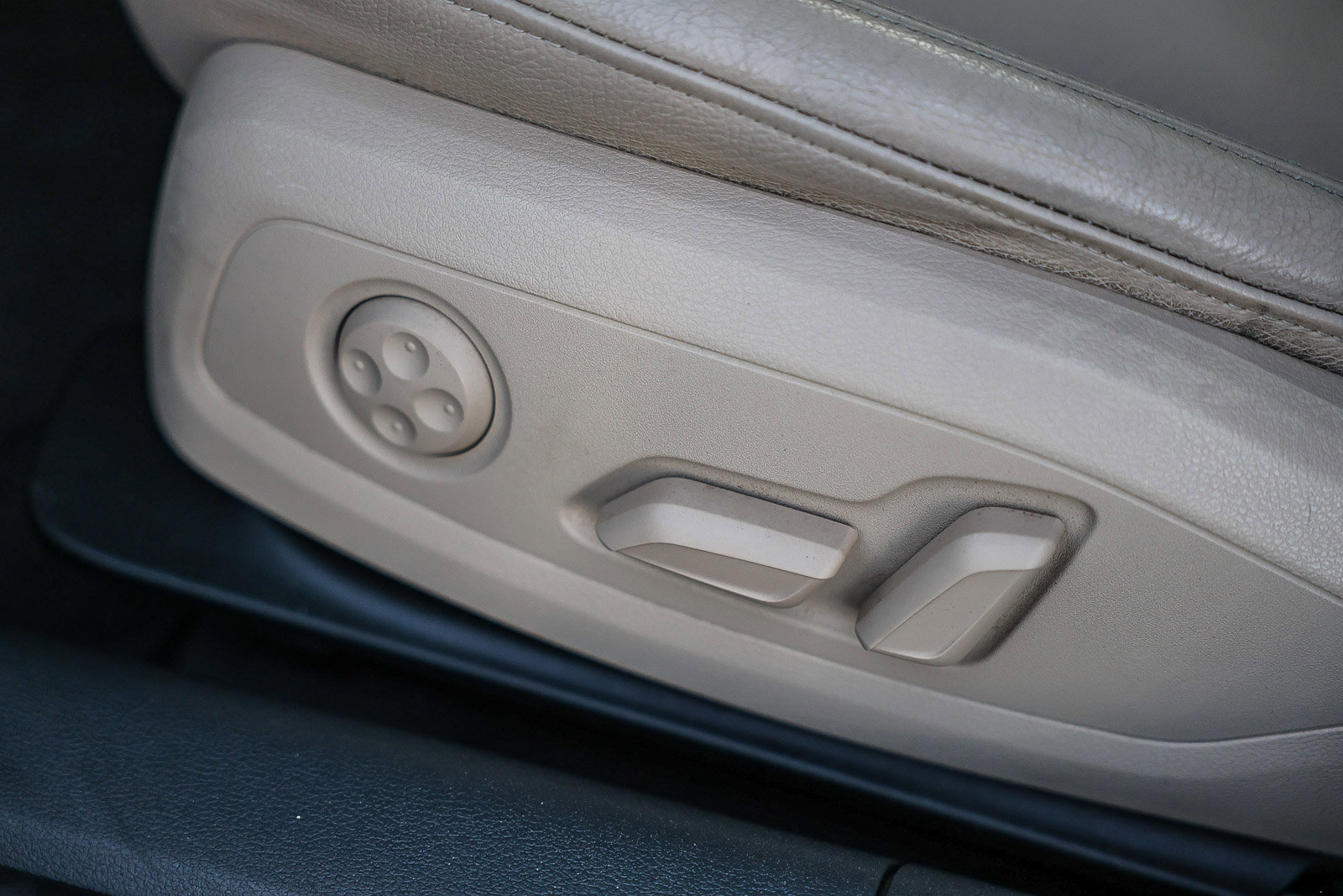 Used 2018 Audi A4 2.0T Premium w/ 18" Wheel Package image 12