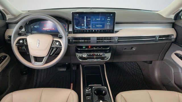Used 2024 Lincoln Corsair FWD image 9