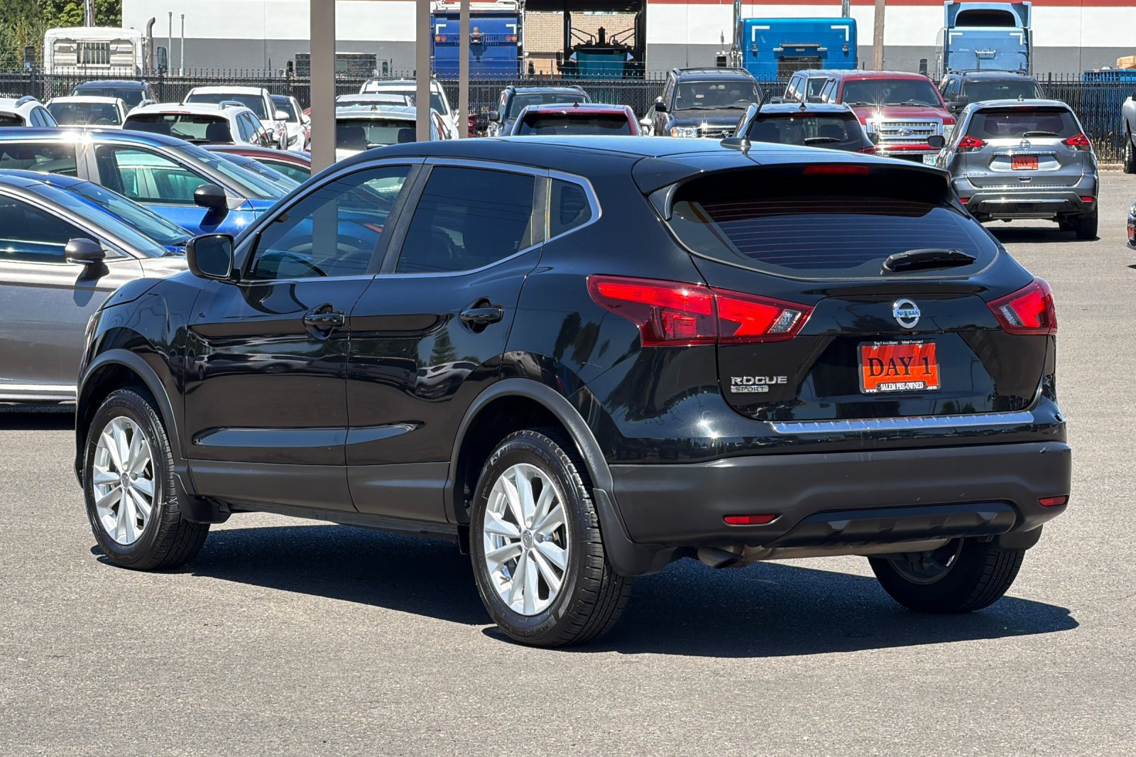 Used 2018 Nissan Rogue Sport S w/ S Appearance Package FWD image 8