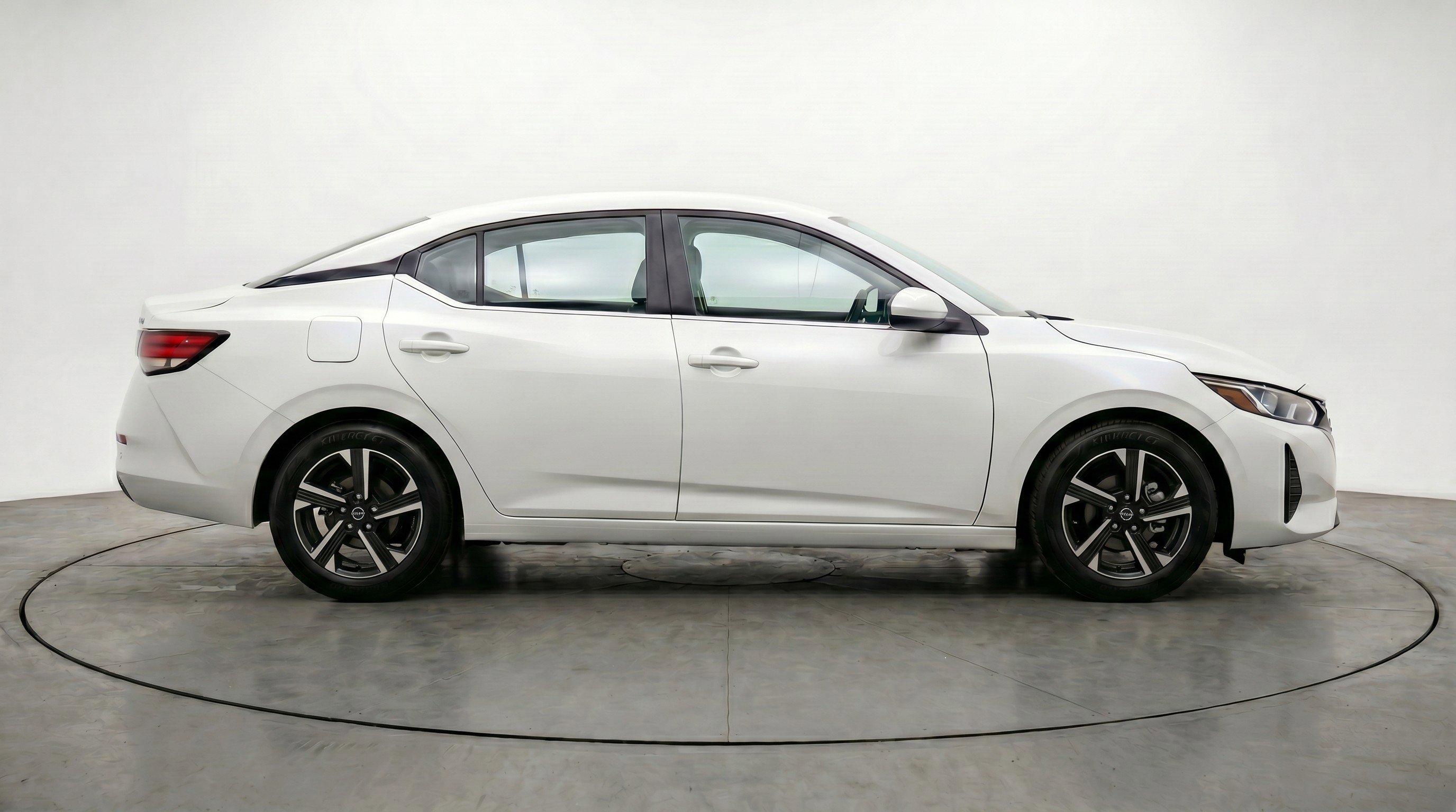 Used 2025 Nissan Sentra SV FWD image 11