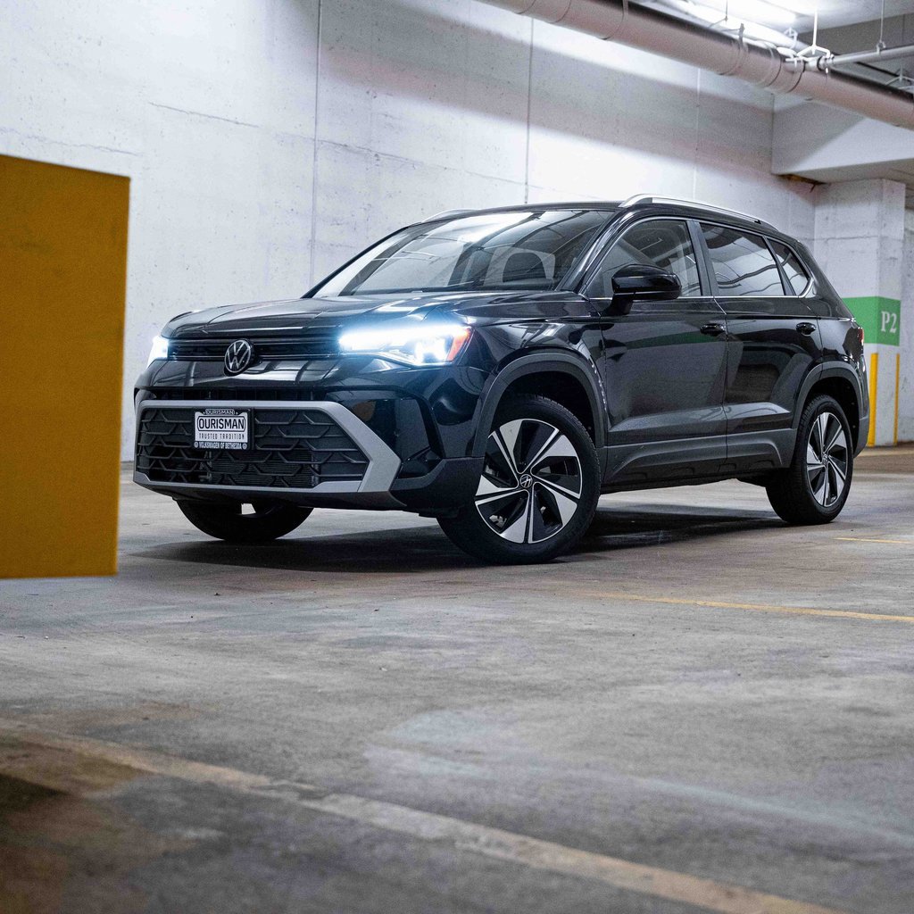 New 2025 Volkswagen Taos SE image 1