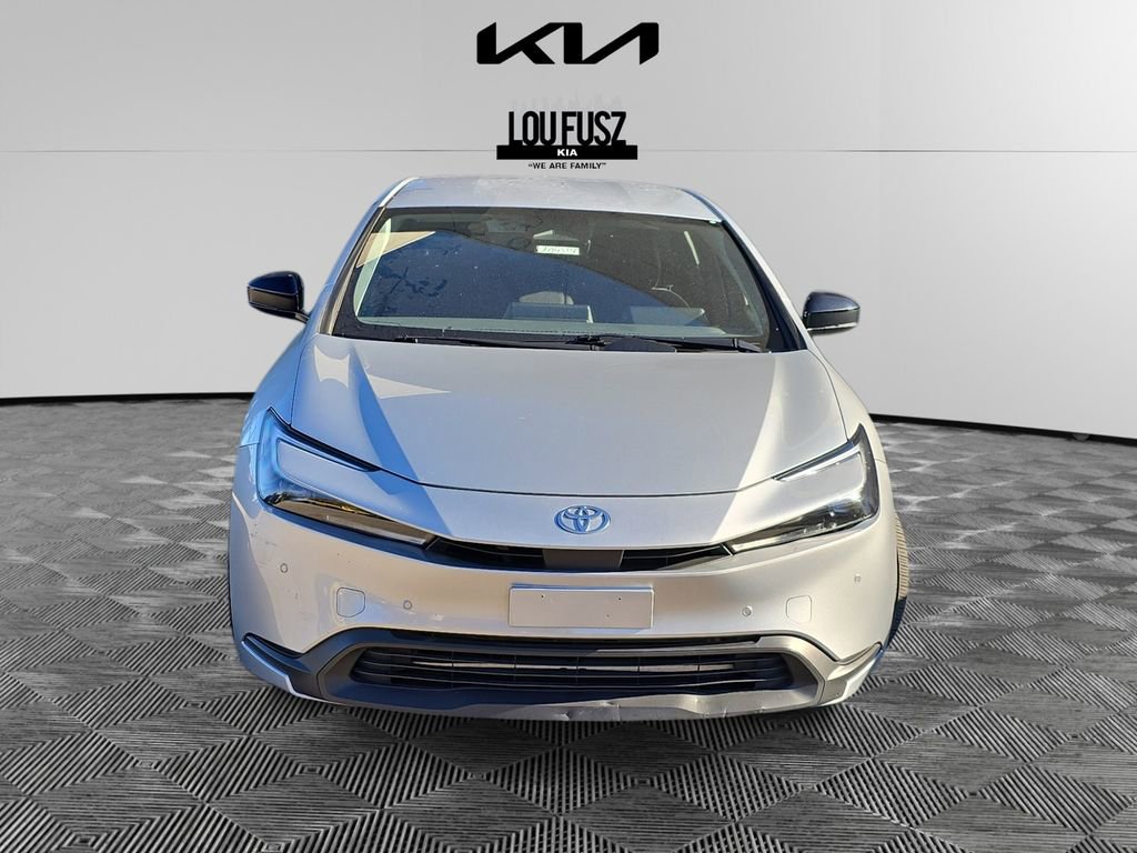 Used 2023 Toyota Prius LE image 2